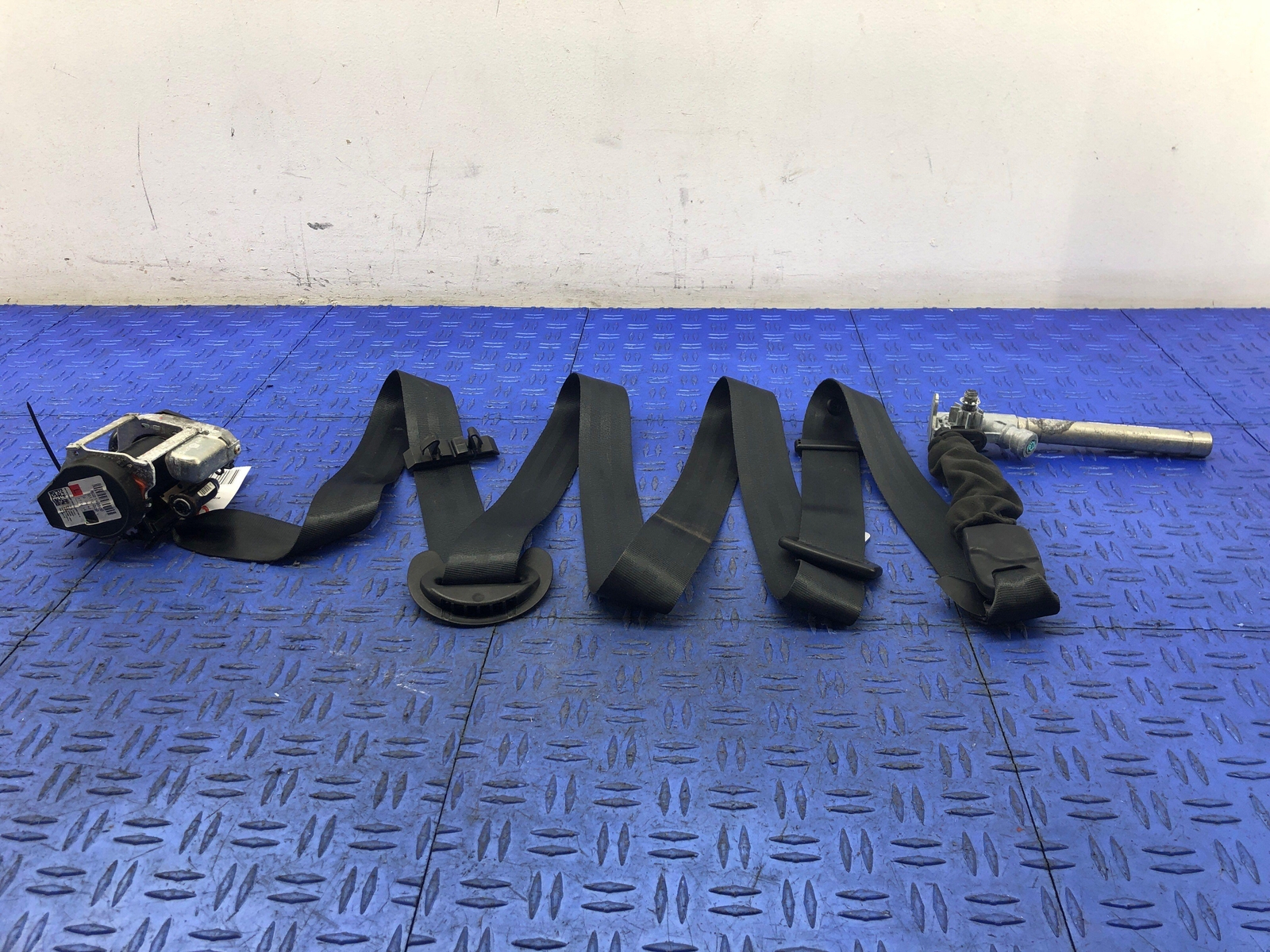 2014-2021 MASERATI QUATTROPORTE FRONT LEFT SEAT BELT RETRACTOR BLACK OEM 2015
