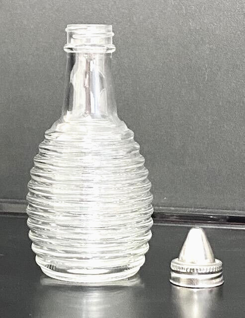 NICE! ⭐ SET OF 2⭐ POPULAR OIL AND VINEGAR SHAKERS OLD STYLE CRUET BOTTLE POURERS