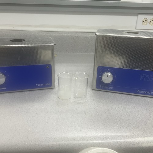 2 Ultraschallreiniger mit 2 50ml Bechern