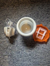 Pampered Chef Electric Ice Cream Maker with Freezer Bowl and Stretch Lid