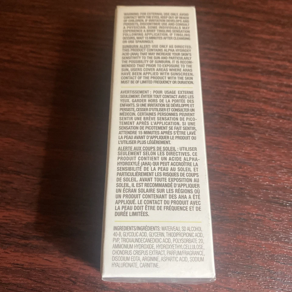 Avon Isa Knox Nueva Clínica Revitalizar + Revelar AHA Loción Rejuveneciente Para Cuerpo Foto 2 de 2