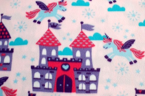 BTY*STARS FLYING UNICORNS CASTLES PINK/PURPLE CASTLES FLEECE FABRIC 1 YD 60X36" - Picture 3 of 3