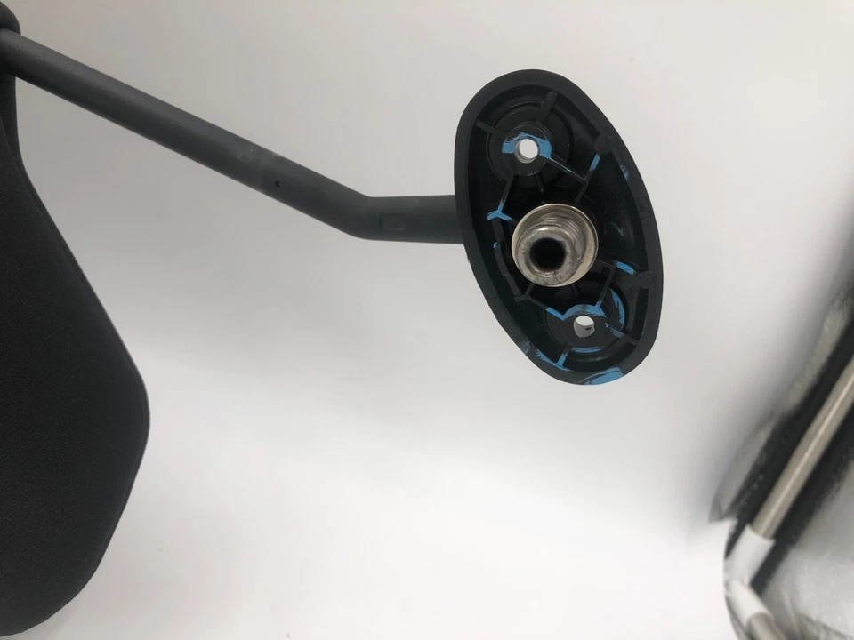 Черный оригинальный солнцезащитный козырек для пассажира Dodge Avenger 2011-2014 годов выпуска E02B51025 - Изображение 3 из 4