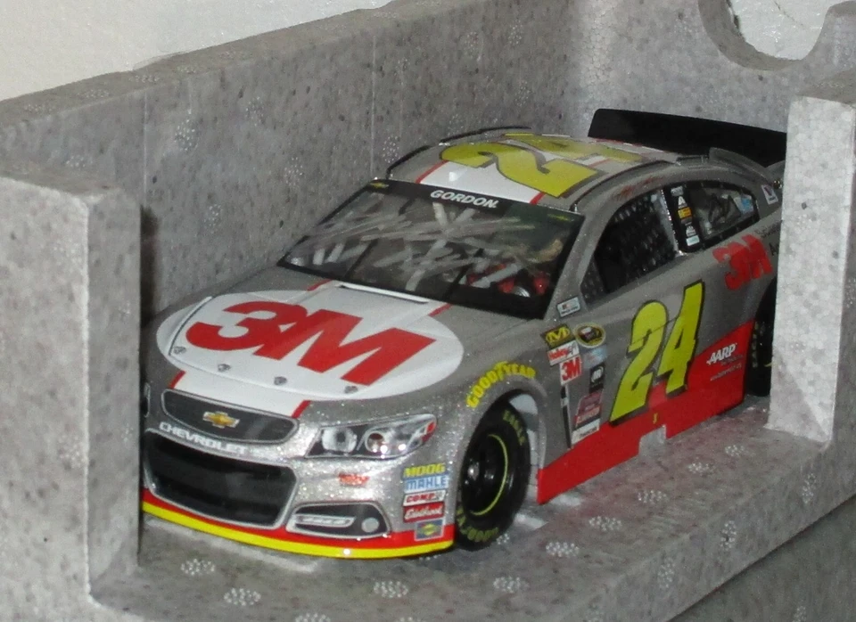 Jeff Gordon 2015 3M Raceday autografiado 1/24 auto #1005/1705 con certificado de autenticidad de Holorgram bonito Foto 3 de 4