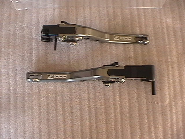 JUEGO DE PALANCA CORTA DE CARRERAS KAWASAKI Z1000 2007-16 TITANIO/NEGRO ""Z1000" LOGOTIPO ALEACIÓN Foto 2 de 4