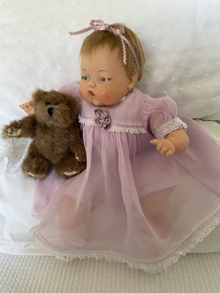 Vintage 1962 Ideal 14” Boneca Thumbelina Minúscula Vestido Roxo Botão Original Funciona - Imagem 3 de 4