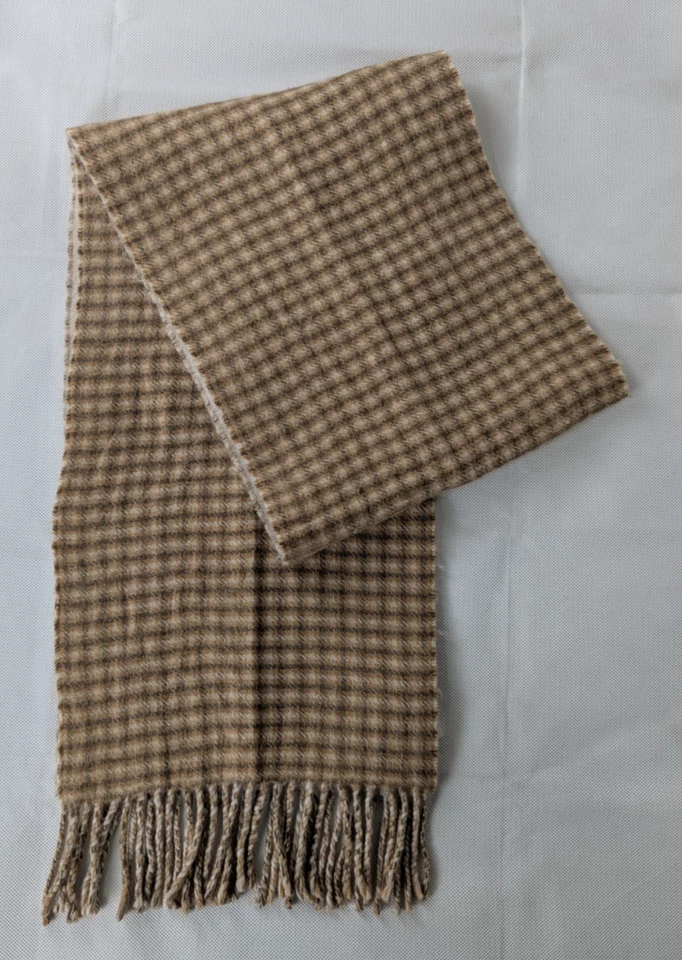 Authentic Fendi winter scarf brown 75% wool 25% cashmere Made in Italy. - Image 2 of 4