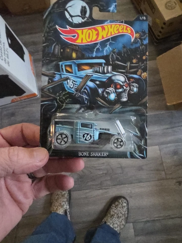 Hot Wheels "Bone Shaker Happy Halloween Series 2016 Diecast 1/8 Foto 4 de 4