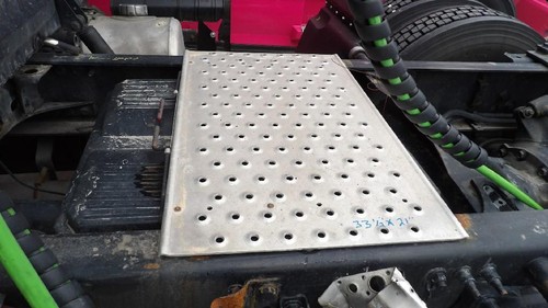 Replaces 2017 FREIGHTLINER CASCADIA 125 DECK CATWALK ,  MN