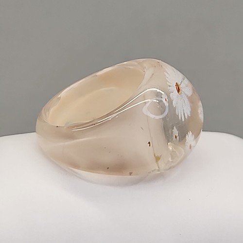 Acrylic Daisy Ring Clear Bubble White Flower Domed Sz 7 - Picture 2 of 8