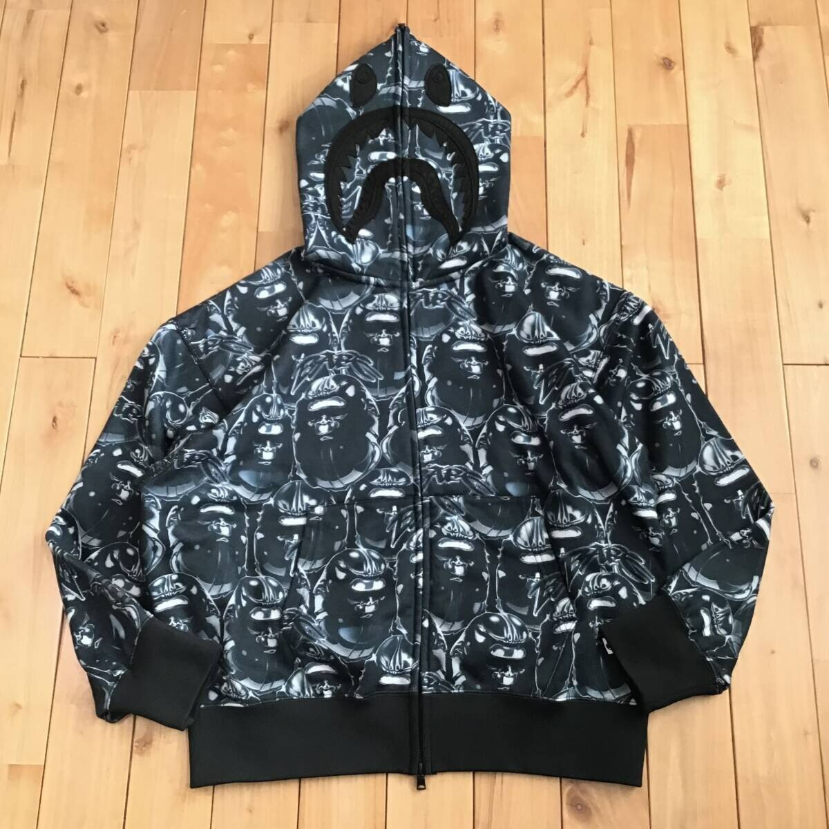 BAPE★Ape Head Graffiti Shark フルジップパーカー 送関込み BAPE APE HEAD GRAFFITI SHARK FULL ZIP HOODIE A Bathing Ape