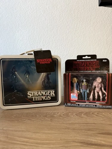 Stranger Things Memorabilia (Lunch Box + Action Figures