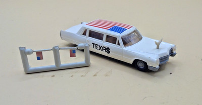 Praline 82804 Cadillac  Caddy Texas Longhorn  1:87