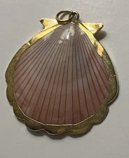 Vintage Pink And White Sea Shell Pendant Yellow Gold Rim 