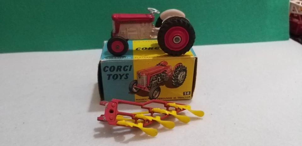 Corgi toys (no Politoys, Dinky, Tekno) MF tractor - Immagine 2 di 4