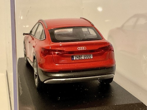 1:43 scale model car 2018 Audi E-tron Sportback red , iScale Dealer Edition - Picture 4 of 10