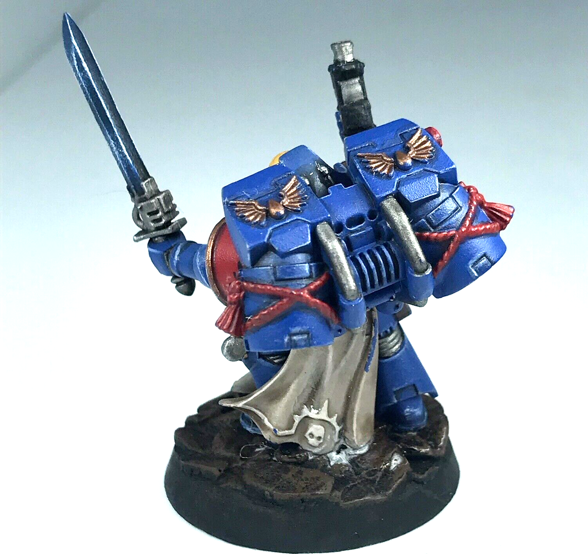 Ultramarine Captain Space Marine - Warhammer 40K Games Workshop