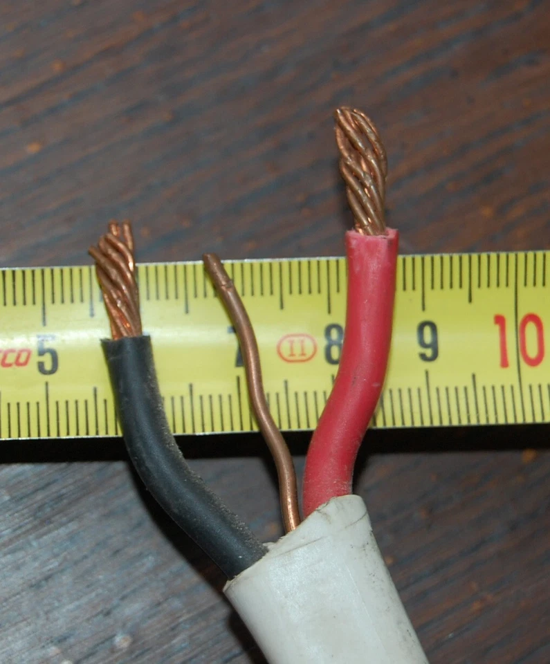 White 2.6m long OLD COLOURS Twin & Earth 6mm Electrical Cable 6242Y BS 6004 - Image 4 of 4