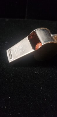 ANCIEN SIFFLET SNCF Avec Sa Chaîne Et Son Bouton -1- EUR 15,00