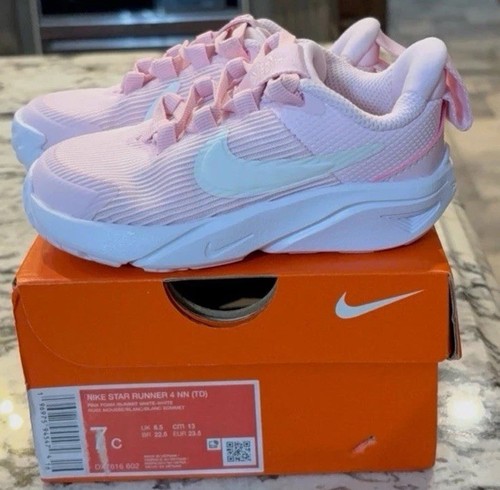 NEW Baby/toddler girls SIZE 7 Nike Star Runner 4 pink & white shoes. - Picture 7 of 11