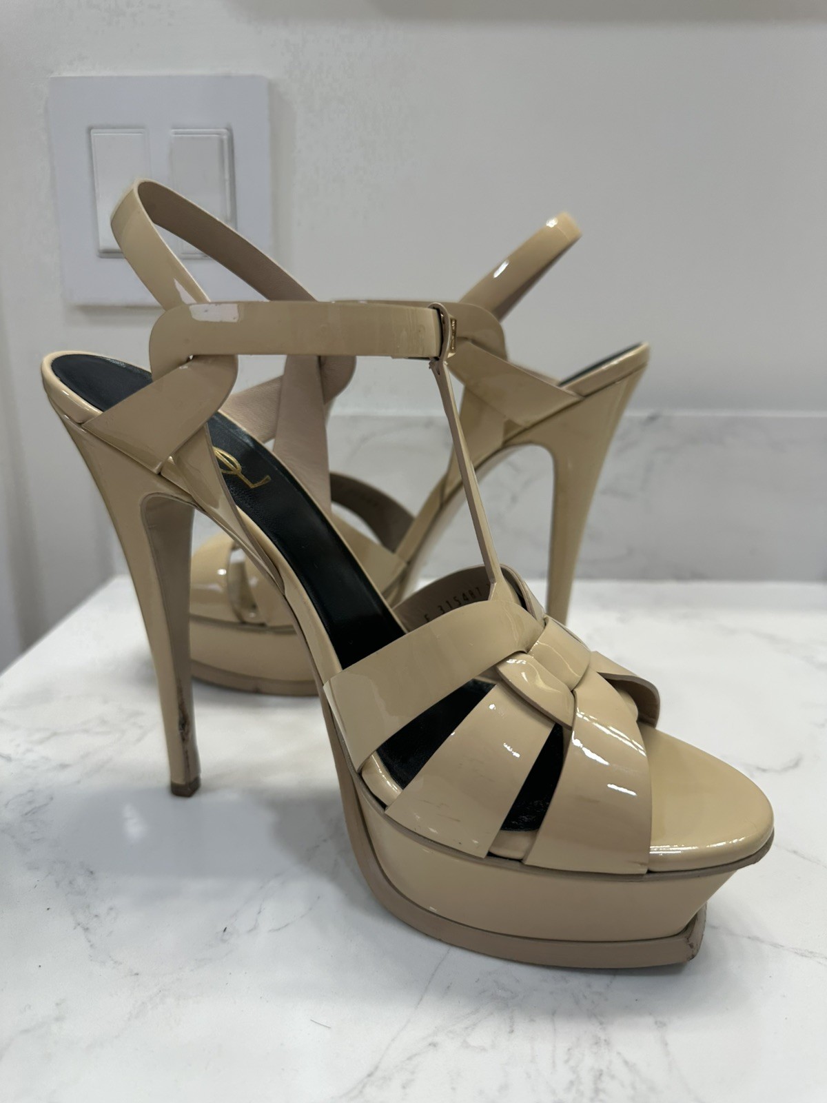 Sandali YSL Saint Laurent Tribute in pelle verniciata plateau beige tacco 39