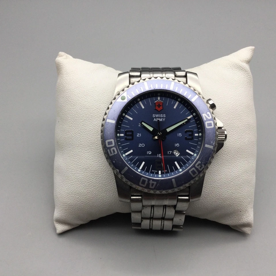 Victorinox Swiss Army Maverick II Watch Men 43mm Stainless Blue New Battery 7.5" - Image 2 of 4