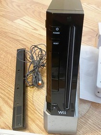 Nintendo Wii Console Bundle~2NEW Controllers,Tiger Woods PGA,Madden Games-TESTED