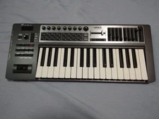 Roland EDIROL PCR-300 MIDI KEYBOARD CONTROLLER Synthesizer with BOX