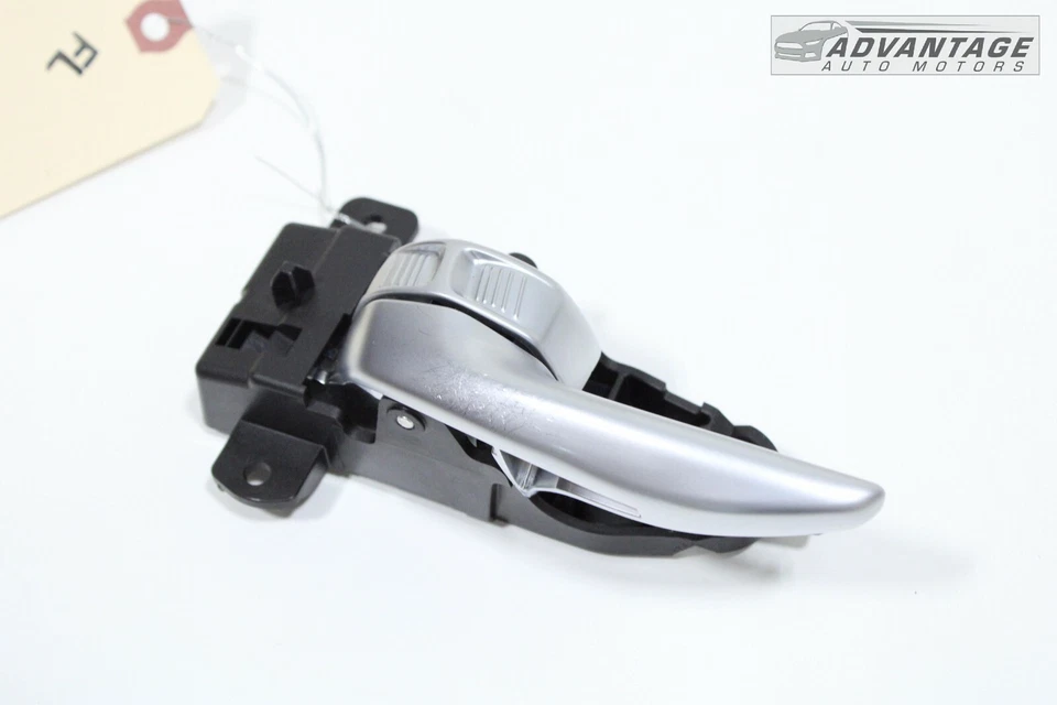 Jeep Renegade 2015-2018 delantero izquierdo interior puerta panel manija plata OEM Foto 2 de 4