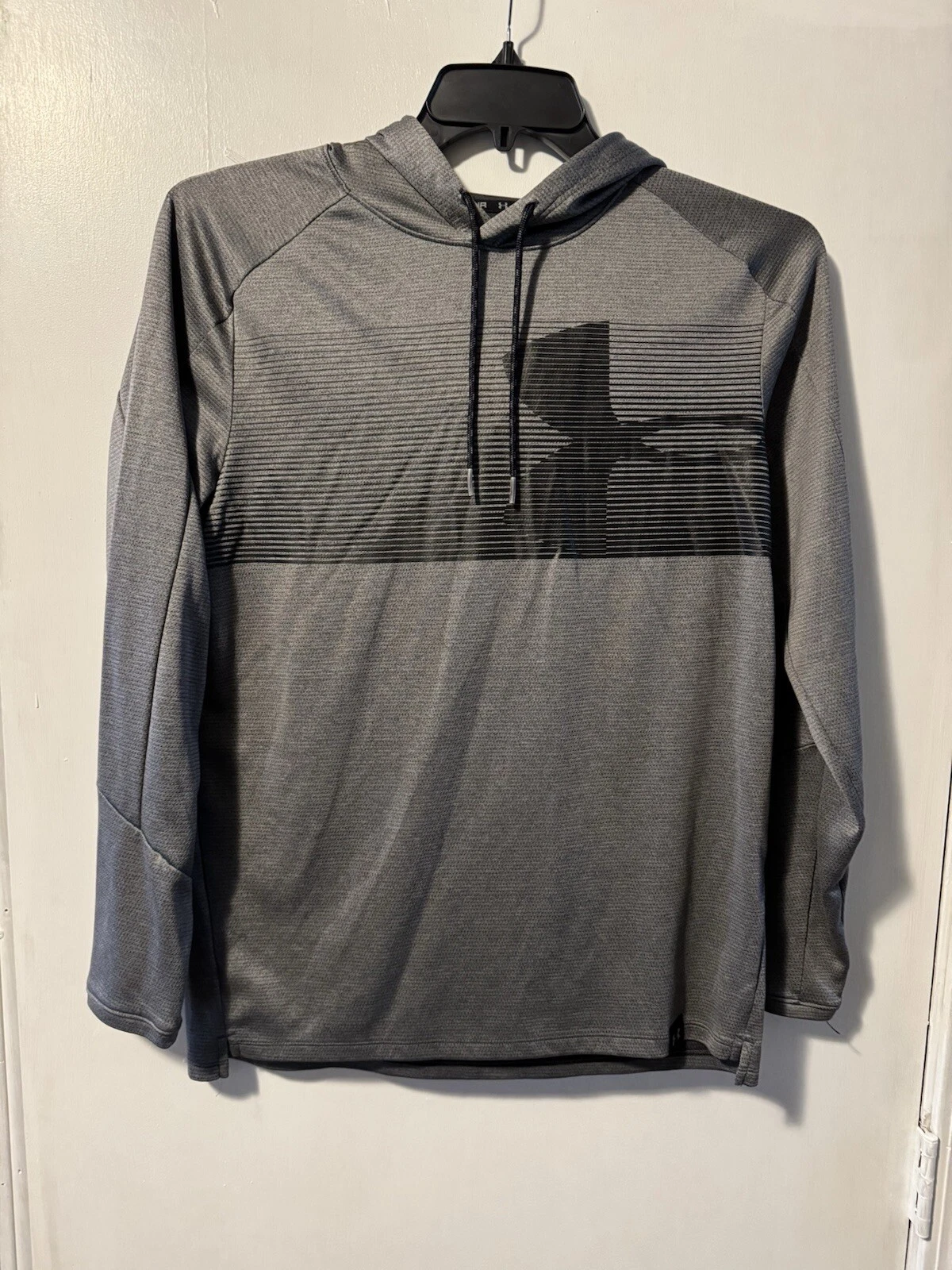 Men's Sz M Gray Under Armour Light Weight Pullover Long Sleeve Shirt!