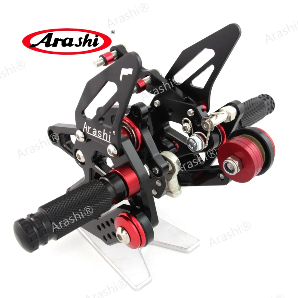 Reposapiés ajustables CNC para Triumph Daytona 675 675R 2013-2018 Foto 4 de 4