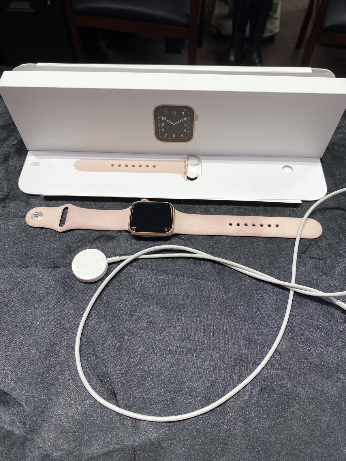 Apple Watch SE 40mm Gold Aluminum Case with Pink Sand Sport Band-image