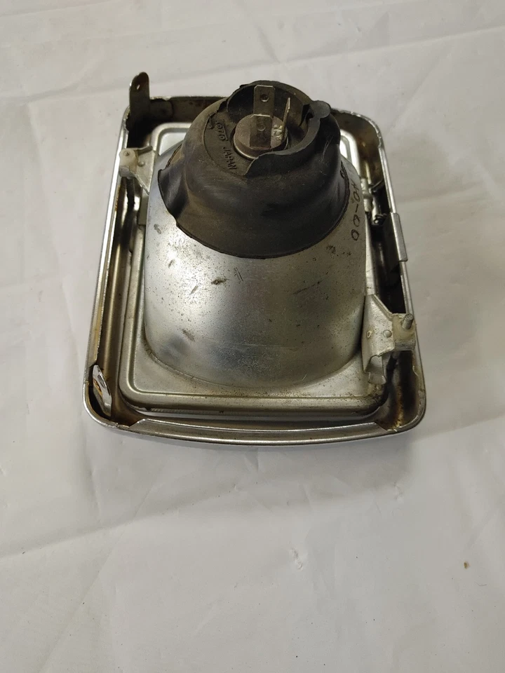 1982 Yamaha XS400RJ Headlight Assembly  10L-84303-A0-00 - Image 3 of 4