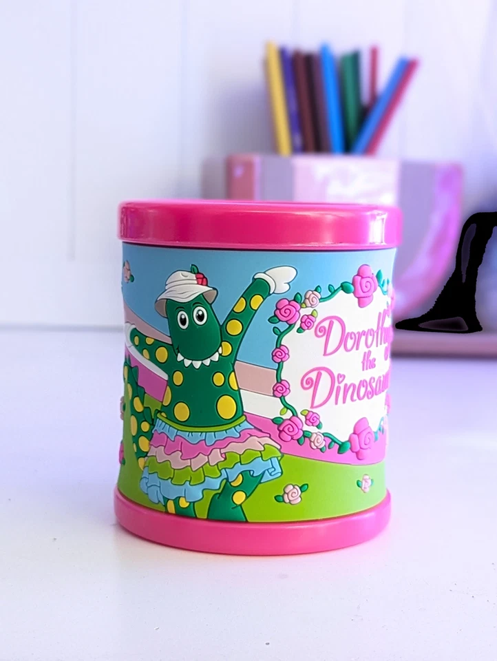 Taza de plástico Wiggles Dorothy The Dinosaur 300 ml en relieve 3D nueva Foto 2 de 4