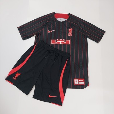 Nike Lebron x Liverpool FC Dri-Fit Kinder Fußball 2-teiliges Set Alter 13-15 Jahre