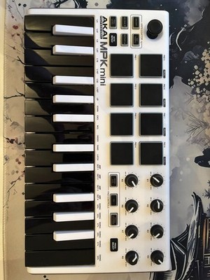 AKAI MPK mini WHITE Professional. Farbe: weiss