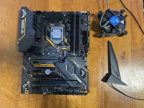 ASUS TUF Z390-PLUS GAMING WI-FI ATX Mainboard mit i5-9400f, Kühler und Antenne