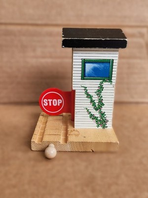 Thomas the Train Stop And Go Signal Station Wooden Railway Thomas & Friends