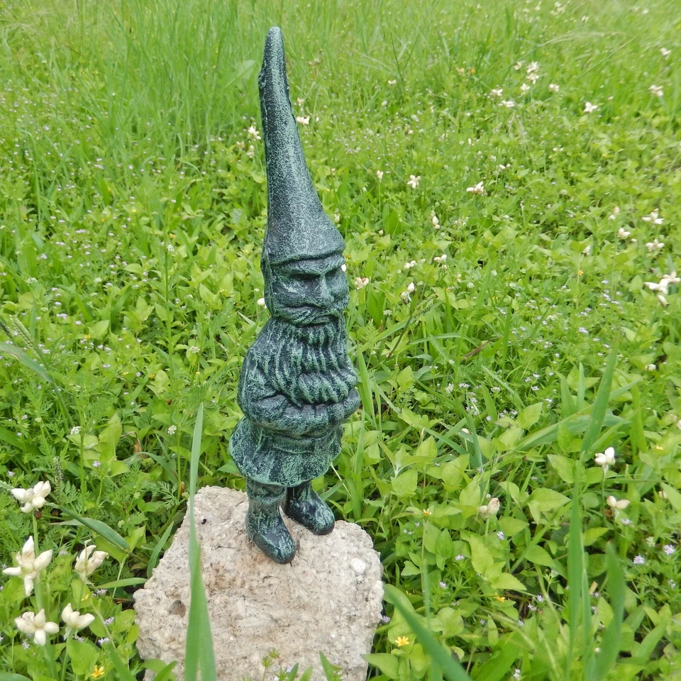 Estatuilla de gnomo de jardín de hierro fundido verde estatua antigua acabado Verdigris 13 pulgadas de alto Foto 2 de 4