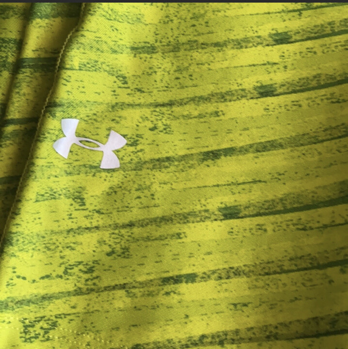 Under armour size medium compression capris - image 2