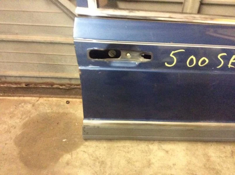 81 82 83 84 85 MERCEDES BENZ 300D 300SD FRONT RIGHT DOOR SHELL | BLUE Foto 2 de 4