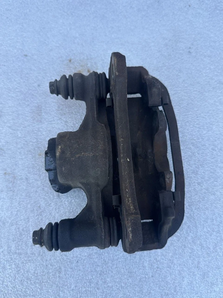 Toyota Previa 1994 pinza de freno trasera lado del pasajero derecho Foto 2 de 4