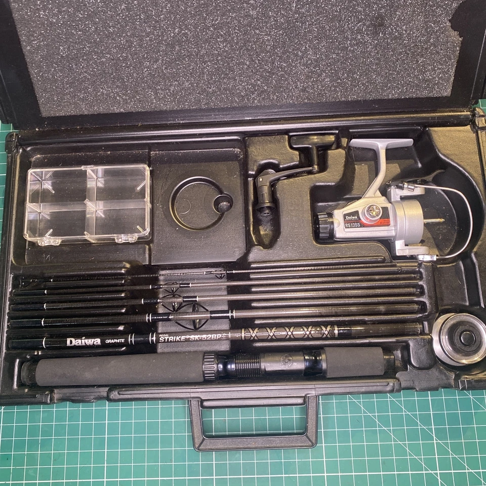 Paquete de viaje ejecutivo Daiwa caña de pescar y kit de carrete giratorio Foto 2 de 4
