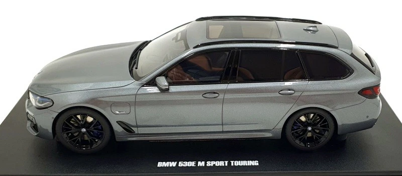 GT Spirit escala 1/18 resina GT485 - BMW 530E M Sport Touring - gris Foto 4 de 4