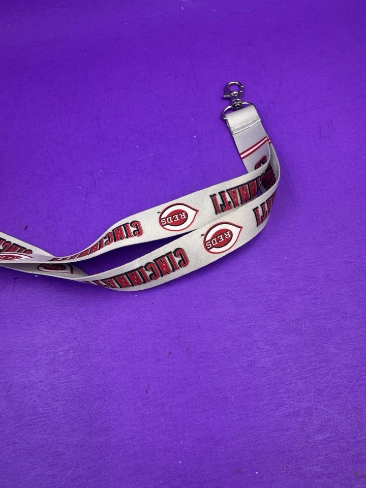 Cincinnati Reds MLB Lanyard Clip Neck Tag Buckle Keychain - Image 2 of 2
