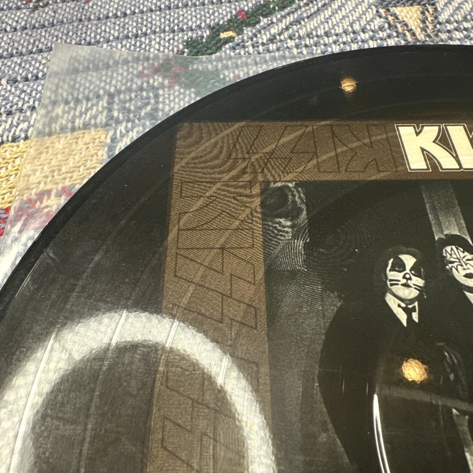 Kiss Dressed To Kill Picture Disc Vinyl Pic 6399 059 Limited Edition No Number - Image 3 of 4