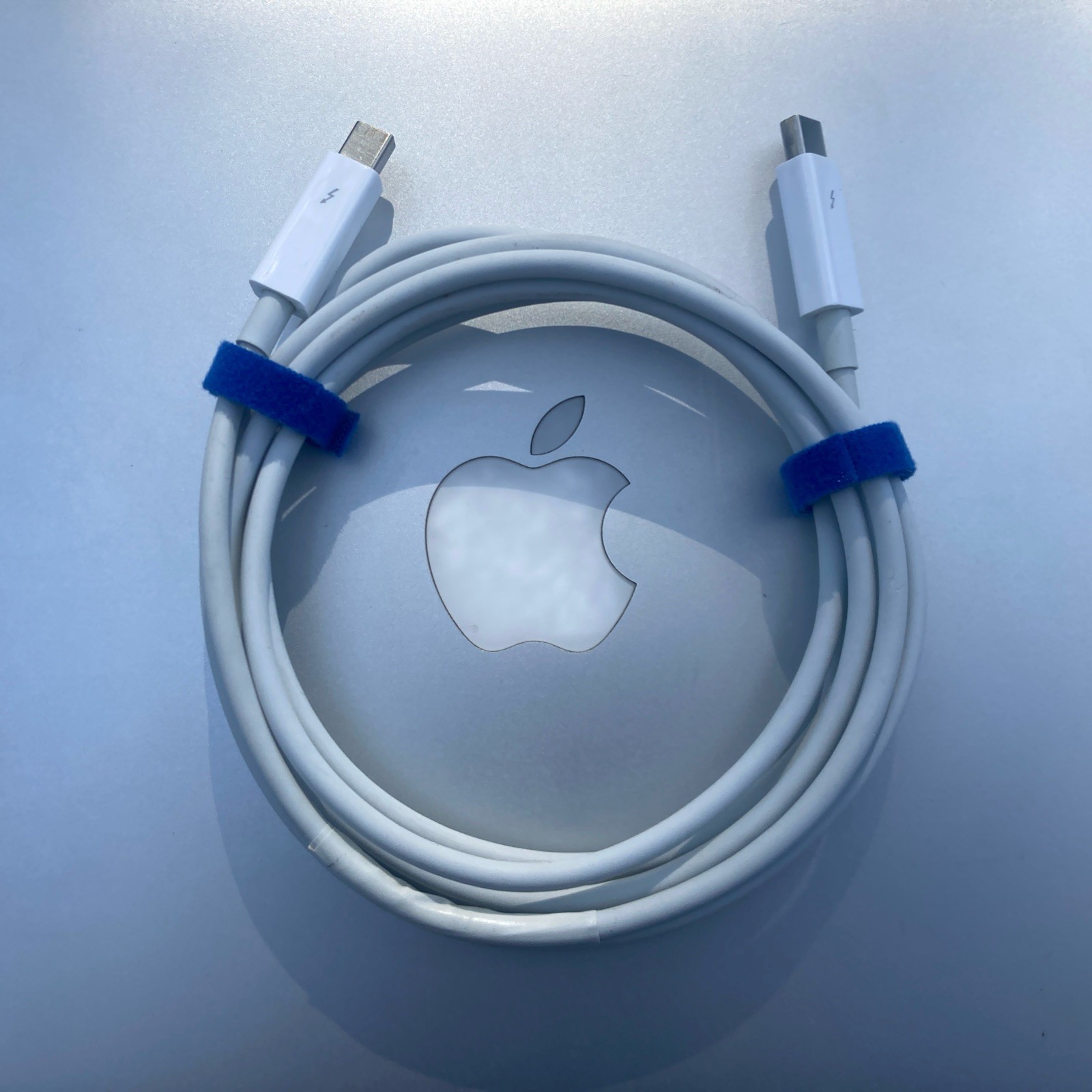 Used Apple Genuine Original Thunderbolt 2 Cable (2M) MC913ZM/A White a1410