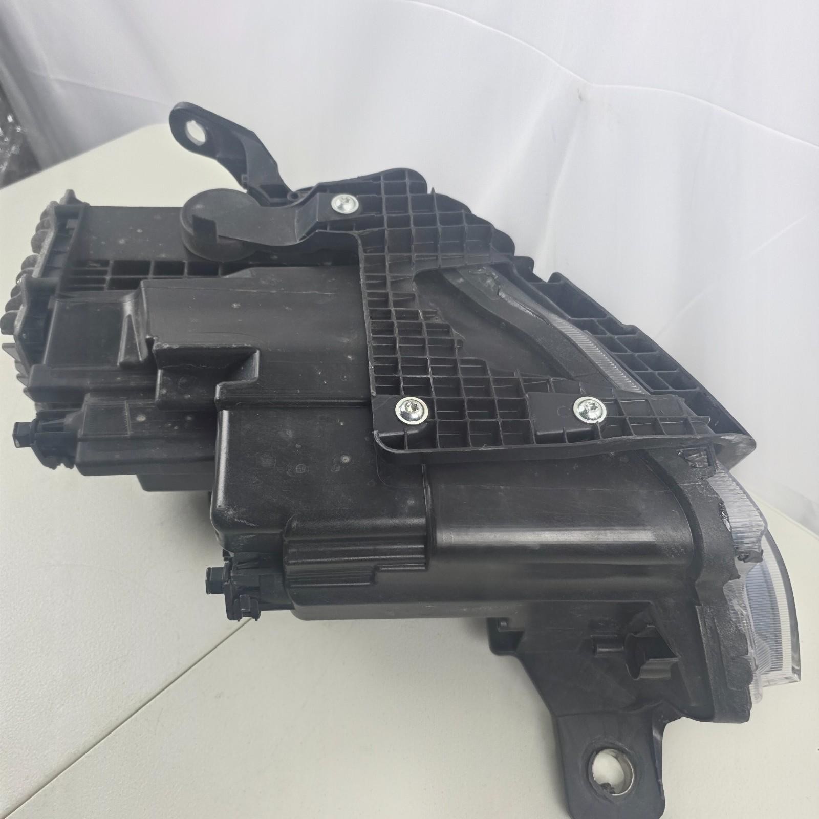 Maserati Ghibli 2014-2017 Right Headlight P/N 00670100984