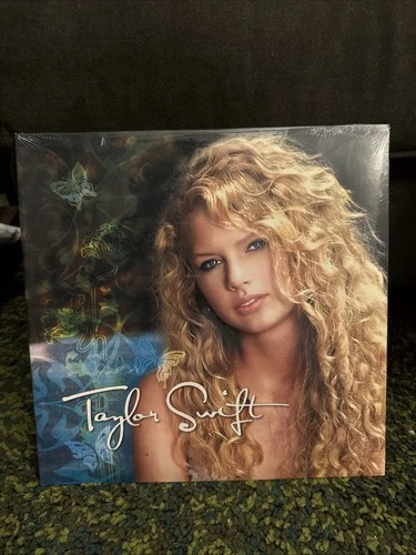 Taylor Swift DEBUT Vinyl Record 2LP. SEALED!!!!! Rare Find!
