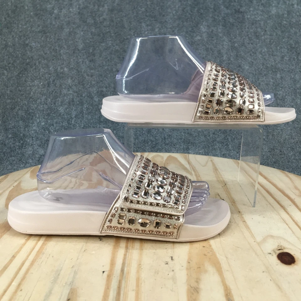 Sandalias FitFlop para mujer 9 Iqushion tachonadas informales sin cordones planas deslizables beige Foto 2 de 4